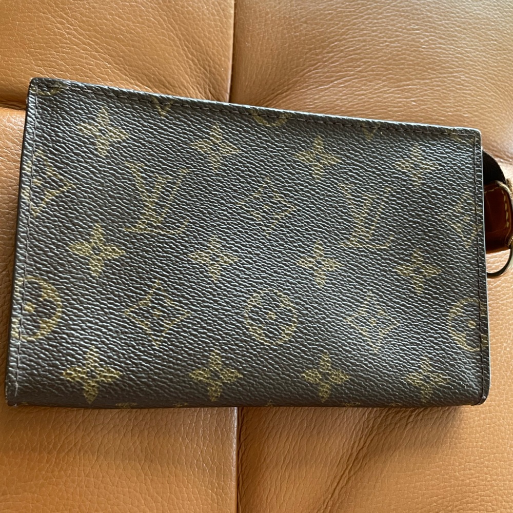 Authentic Louis Vuitton Toilette Pouch - Brown & Tan Traditional Monogram. - Picture 6 of 14